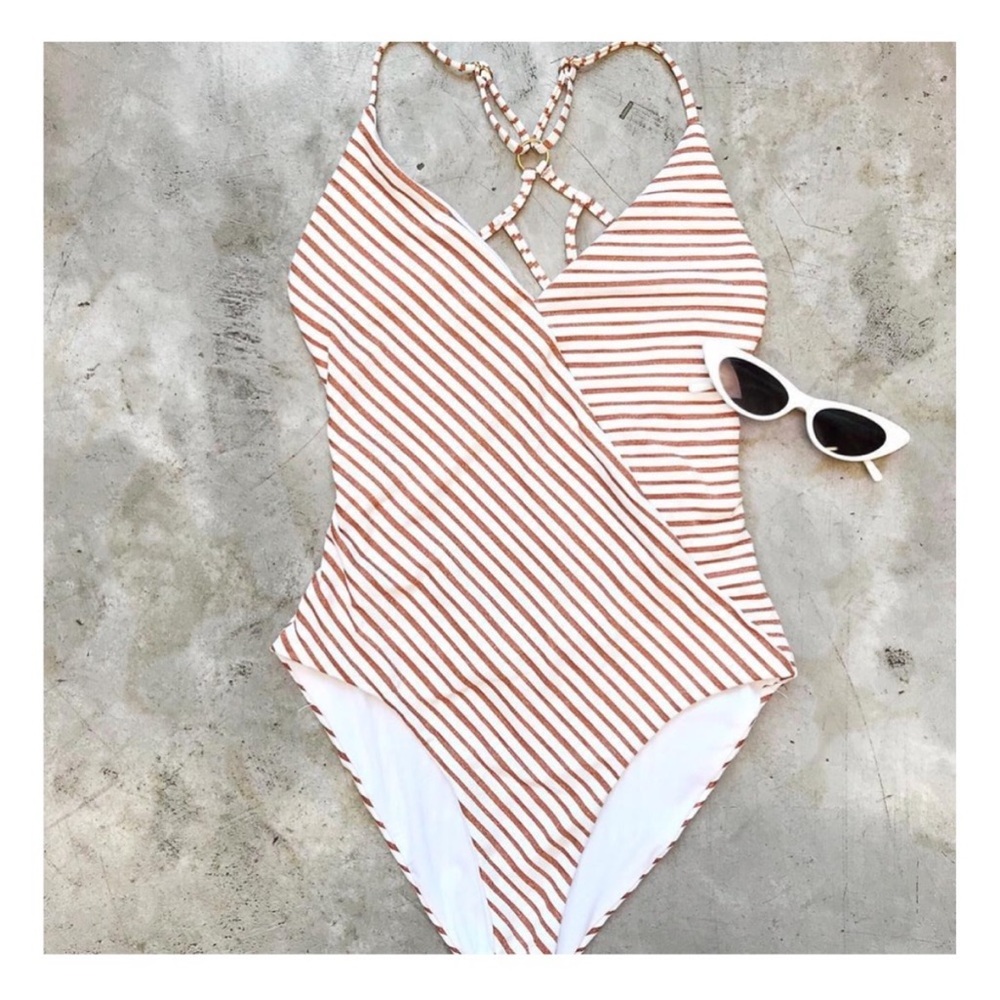 L*space Horizon Stripe Blaire one piece swimsuit // Size 6 // NWOT